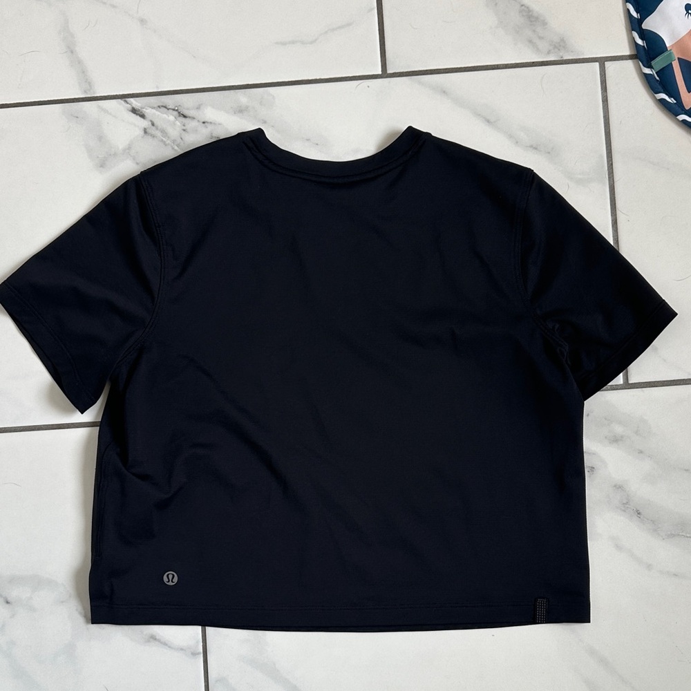 Lululemon Ultralight Cropped/Waist-length Black Short Sleeve T-Shirt